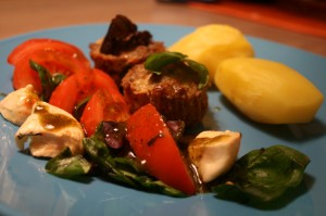 Hakklihamuffinid itaalia salatiga